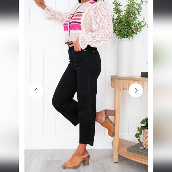 Judy Blue BLACK Tummy Control Raw Hem Wide Leg Cropped Jeans - Picture 2 of 14